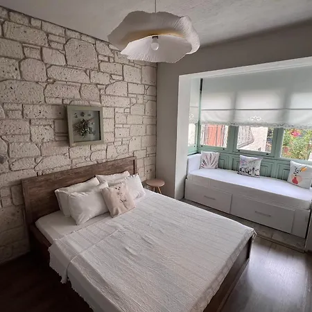 Palacaki * Çeşme